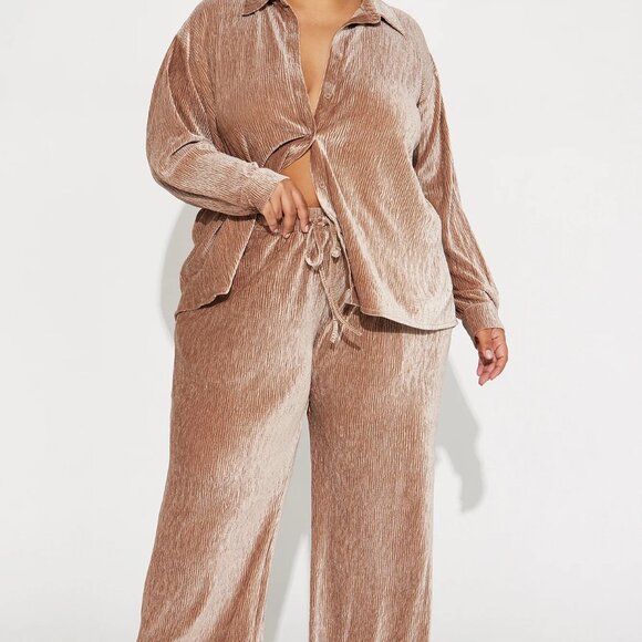Jenelle Velvet Plisse Pant Set - Picture 4 of 6